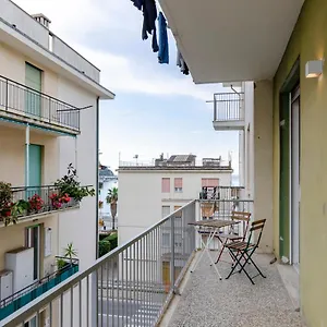Joivy Spacious 2-bedroom Flat With Balcony Near In Appartamento